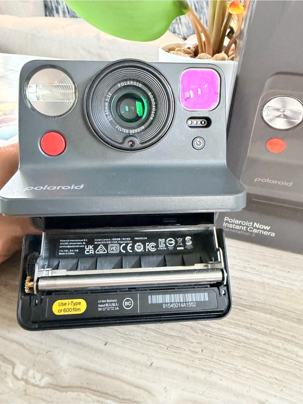 Polaroid Now Instant Camera - Picture 2 of 3